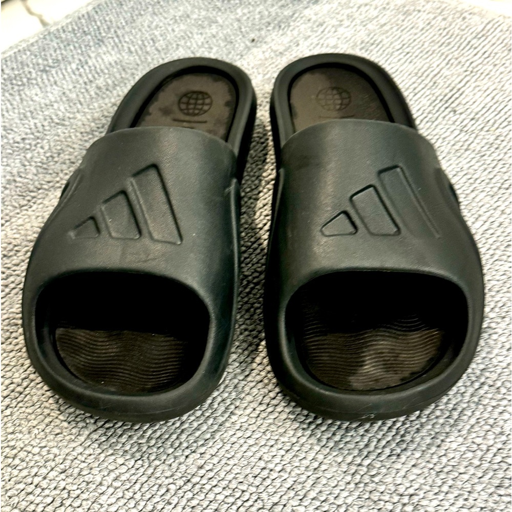 Adidas size 11 slides like new